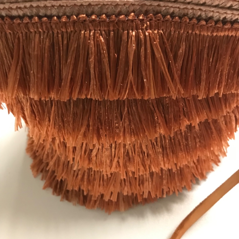 Exquisite J woven Raffia bag - Picture 3 of 8